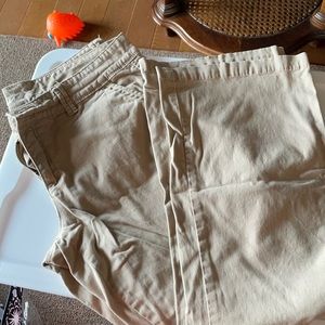 Maurices 13/14 short khakis